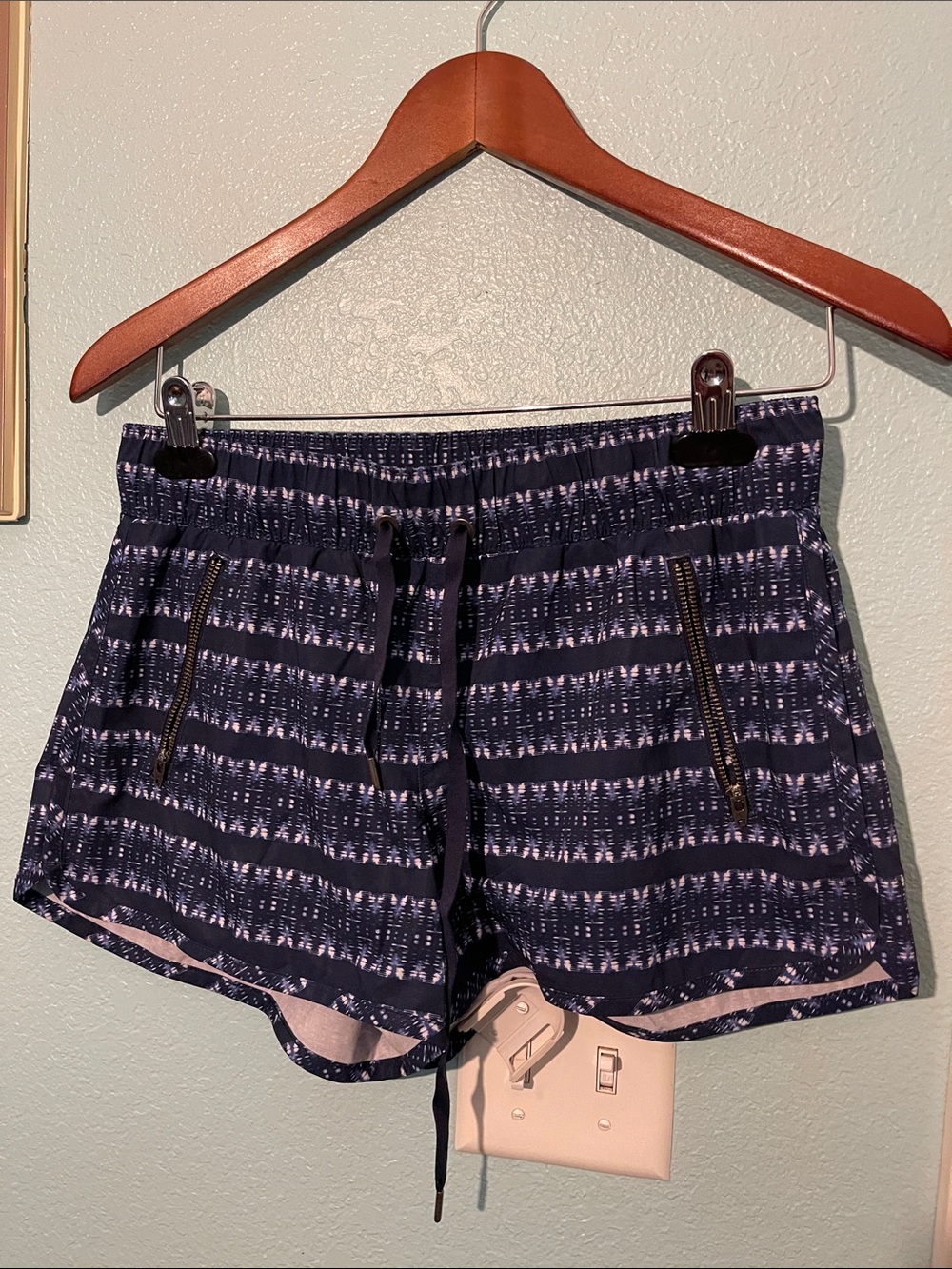Athleta Navy Patterned Drawstring Athletic Shorts